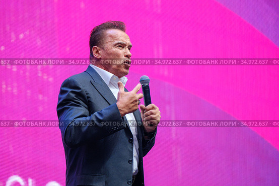 Arnold Schwarzenegger, famous actor, politician and businessman, speaks at a business forum (2019 год). Редакционное фото, фотограф Антон Гвоздиков / Фотобанк Лори
