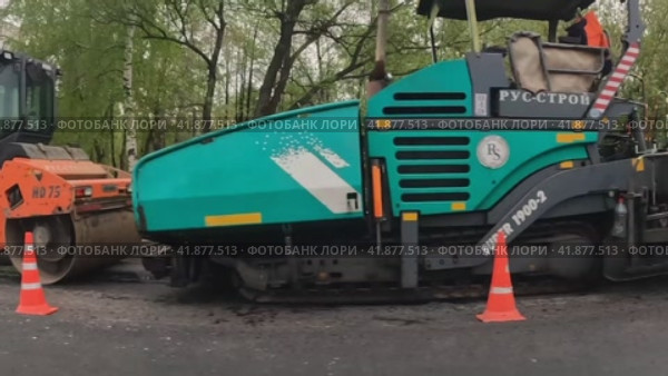 Асфальтоукладочная  техника на улицах Москвы (2023 год). Редакционное видео, видеограф Галина / Фотобанк Лори