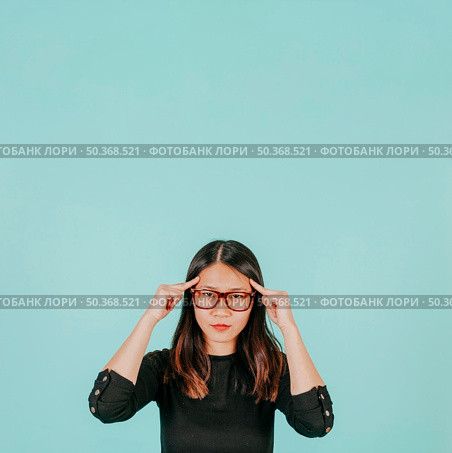asian woman reading mind. Стоковое фото, агентство Ingram Publishing / Фотобанк Лори