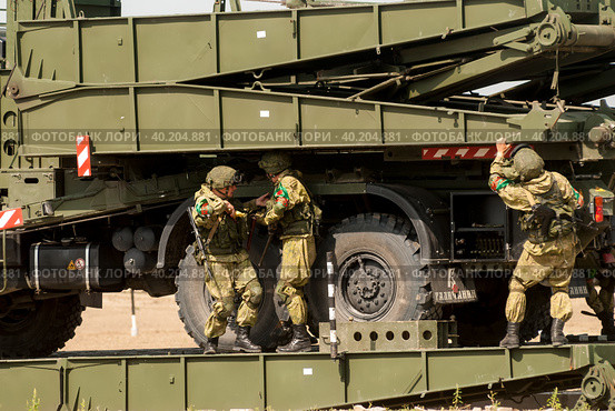 Assemblage of the mechanized bridge from TMM set (2019 год). Редакционное фото, фотограф Сергей Буторин / Фотобанк Лори