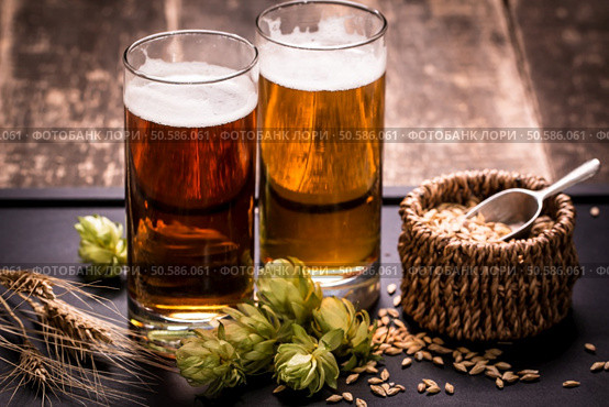 Assorted Beers in a Flight Ready for Tasting,vintage filter. Стоковое фото, агентство Ingram Publishing / Фотобанк Лори