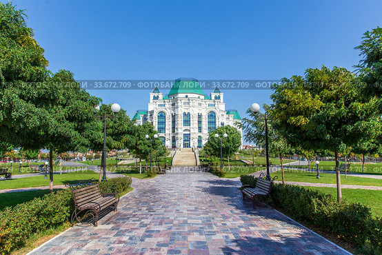 Астраханский театр оперы и балета. Астрахань Россия (2019 год). Стоковое фото, фотограф Евгений Ткачёв / Фотобанк Лори