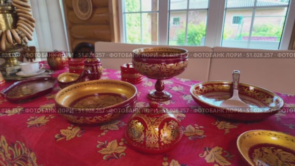 Authentic Russian tableware and household items. Стоковое видео, видеограф Виктор Тихонов / Фотобанк Лори