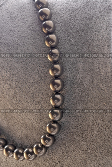 author beautiful  steel color pearls necklaces with heart pendant demonstrated on maneken. fashion and jewelry concept. Стоковое фото, агентство Ingram Publishing / Фотобанк Лори