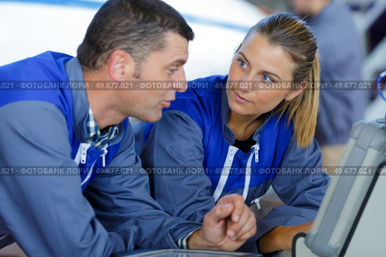 auto mechanics in a garage. Стоковое фото, агентство Ingram Publishing / Фотобанк Лори
