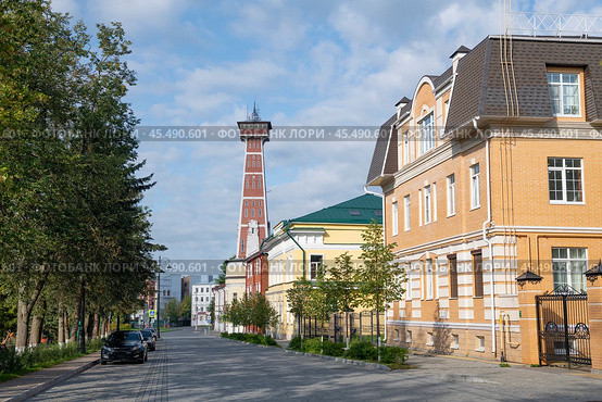 Августовское утро на Бульварной улице.  Рыбинск (2024 год). Стоковое фото, фотограф Виктор Карасев / Фотобанк Лори
