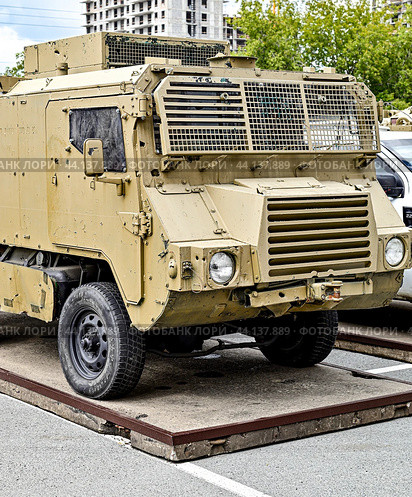 Австрийский вездеход «Pinzgauer». Выставка трофейной техники из зоны СВО. Город Тюмень (2024 год). Редакционное фото, фотограф Александр Тараканов / Фотобанк Лори