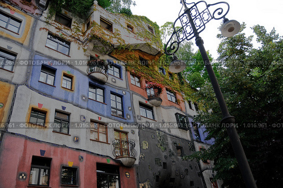 Австрия, Вена. Дом Фриденсрайха Хундертвассера (2009 год). Стоковое фото, фотограф Pukhov K / Фотобанк Лори