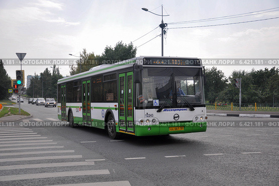 Автобус ЛиАЗ-5292 следует по Неманском проезду по маршруту № 654 (2012 год). Редакционное фото, фотограф Дмитрий Абушкин / Фотобанк Лори