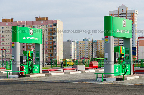 Автоматическая АЗС, ул. Чечерская, Гомель, Беларусь (2016 год). Редакционное фото, фотограф Ольга Коцюба / Фотобанк Лори