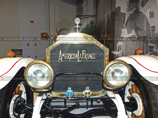 Автомобиль "American LaFrance Type 12 Tourer", 1917 г., 3-ступенчатая, мощность 100 л.с., США. Модель Type 12 выпускалась с 1911 по 1925 год. Музей автомобильной техники. Верхняя Пышма, Россия, сентябрь 2020. Редакционное фото, фотограф Сергей Елизарьев / Фотобанк Лори