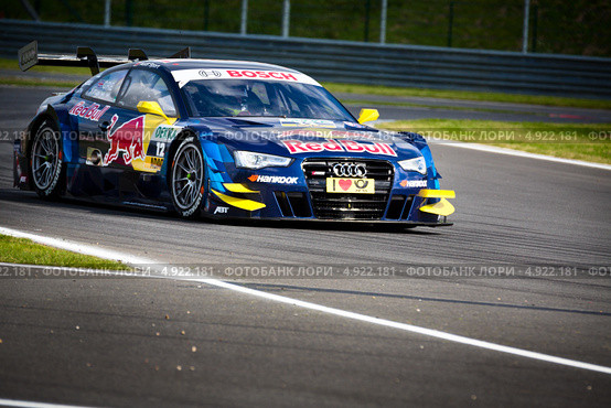 Автомобиль Audi RS 5 DTM команды Audi Sport Team Abt Sportsline участвует в гоночной серии кузовных автомобилей Deutsche Tourenwagen Masters на трассе Moscow Raceway в Подмосковье 3 августа 2013. Редакционное фото, фотограф Николай Винокуров / Фотобанк Лори