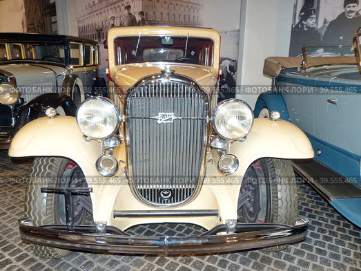 Автомобиль ""Buick 32-90 5-passenger Sedan"", 1930 г., 8-цилиндровый, 113 л.с., США. Стать прототипом первого советского автомобиля представительского класса «Красный Путиловец» Л-1. Музей автомобильной техники. Верхняя Пышма, Россия, сентябрь 2020. Редакционное фото, фотограф Сергей Елизарьев / Фотобанк Лори