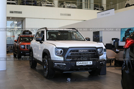 Автомобиль HAVAL DARGO X в автосалоне Авторусь. Московская область, Подольск, пр-т Юных Ленинцев, дом 1И. Редакционное фото, фотограф Яна Королёва / Фотобанк Лори