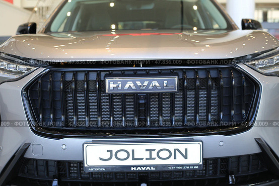 Автомобиль HAVAL JOLION в автосалоне Авторусь. Московская область, Подольск. Редакционное фото, фотограф Яна Королёва / Фотобанк Лори