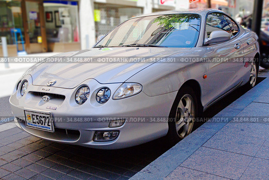 Автомобиль Хендай купе Hyundai Coupe (2012 год). Редакционное фото, фотограф Галина Савина / Фотобанк Лори
