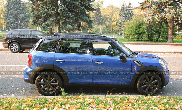Автомобиль Mini Cooper (Мини-Купер) (2011 год). Редакционное фото, фотограф Алёшина Оксана / Фотобанк Лори