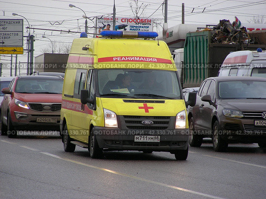 Автомобиль Скорой медицинской помощи. Носовихинское шоссе. Район Новокосино. Город Москва (2012 год). Редакционное фото, фотограф lana1501 / Фотобанк Лори