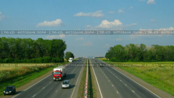 Автомобили едут по шоссе. Таймлапс (2011 год). Редакционное видео, видеограф Михаил Коханчиков / Фотобанк Лори