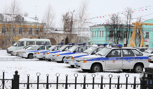 Автомобили милицейские у здания ОВД Коломны (2011 год). Редакционное фото, фотограф Alechandro / Фотобанк Лори