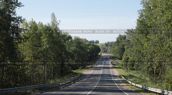 Автомобильная дорога с двухполосным движением (2019 год). Редакционное фото, фотограф Дмитрий Неумоин / Фотобанк Лори