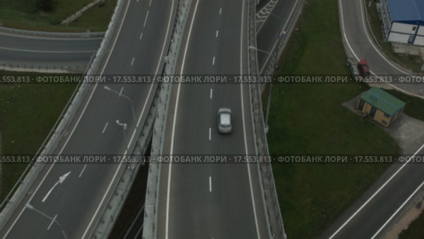 Автомобильная развязка на МКАД в Москве. Вертолётная съемка. Стоковое видео, видеограф Евгений Ковалев / Фотобанк Лори