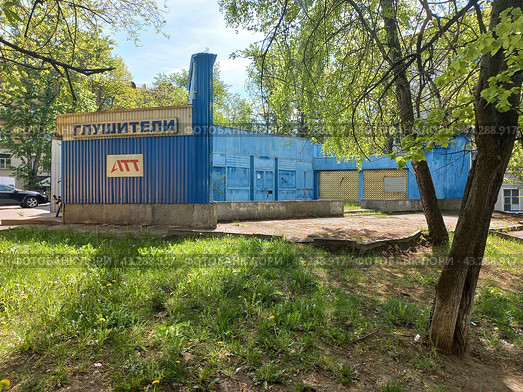 Автосервис, автотехцентр «АТТ». 14-я Парковая улица, 6а. Район Восточное Измайлово. Город Москва (2023 год). Редакционное фото, фотограф lana1501 / Фотобанк Лори