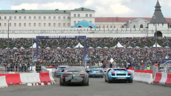 Автоспортивное шоу Kazan City Racing. Выезд болидов на старт (2015 год). Редакционное видео, видеограф Вадим Хомяков / Фотобанк Лори