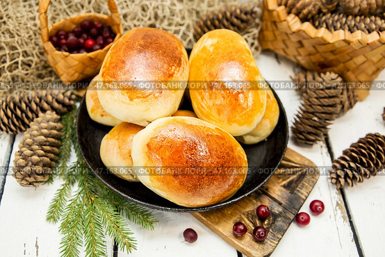 Бабушкины пирожки с капустой и яблоками. Стоковое фото, фотограф Наталья Осипова / Фотобанк Лори