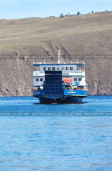 BAIKAL LAKE, SAKHYURTA VILLAGE, IRKUTSK REGION, RUSSIA - July 27, 2025: Tourists and cars are transported by ferry "Semyon Batagaev" across Olkhon Gate Strait from Sakhyurta to Olkhon Island. Редакционное фото, фотограф Виктория Катьянова / Фотобанк Лори