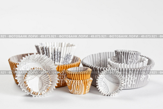 baking paper cups for cupcakes or muffins. Стоковое фото, агентство Ingram Publishing / Фотобанк Лори
