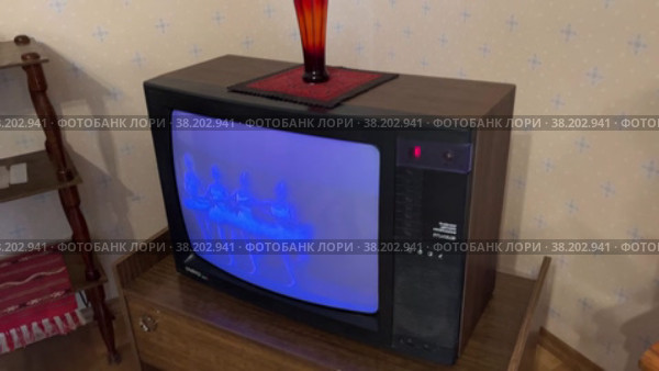 Балет "Лебединое озеро" в старом телевизоре в ретро-интерьере ("Ельцин-центр", Екатеринбург) (2022 год). Редакционное видео, видеограф Дарья Смолкина / Фотобанк Лори