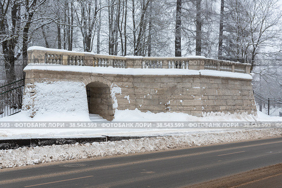 Балкон-терраса у Карпина пруда. Гатчина, Ленинградская область (2022 год). Редакционное фото, фотограф Александр Щепин / Фотобанк Лори