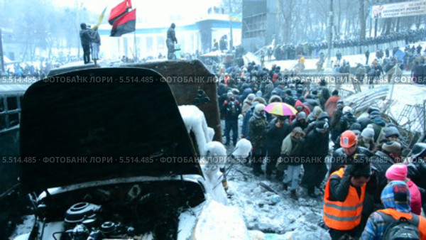 Баррикады возле стадиона им. Лобановского в Киеве ("Евромайдан") (2014 год). Редакционное видео, видеограф FMRU / Фотобанк Лори