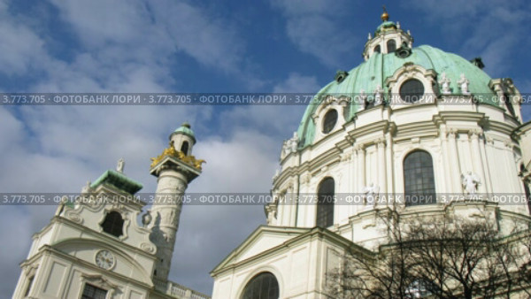 Башни Карлскирхе в Вене (2012 год). Стоковое видео, видеограф Losevsky Pavel / Фотобанк Лори