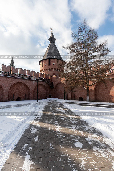 Башня Тульского кремля зимним днём. Редакционное фото, фотограф Игорь Низов / Фотобанк Лори