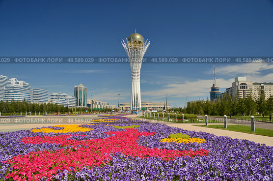 Bayterek Tower in Astana. symbol of Kazakhstan (2011 год). Редакционное фото, фотограф Александр Карпенко / Фотобанк Лори