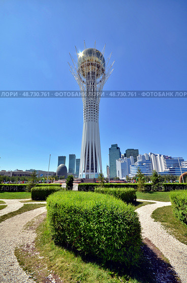 Bayterek Tower in Astana. symbol of Kazakhstan (2015 год). Редакционное фото, фотограф Александр Карпенко / Фотобанк Лори