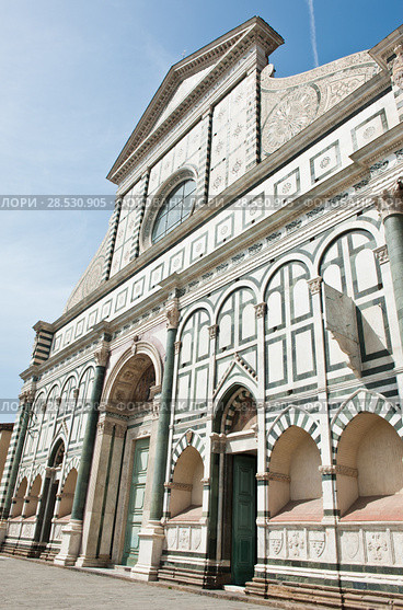 Базилика Санта-Мария-Новелла (Basilica di Santa Maria Novella) в солнечный день. Флоренция. Италия (2018 год). Стоковое фото, фотограф E. O. / Фотобанк Лори