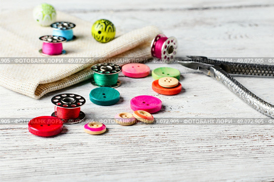 Beads,thread and bobbins for needlework.Picture in light key. Стоковое фото, агентство Ingram Publishing / Фотобанк Лори