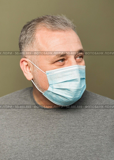 bearded man with surgical mask. Стоковое фото, агентство Ingram Publishing / Фотобанк Лори