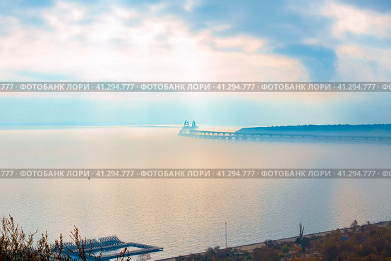 Beautiful bridge in the sea in the morning at sunrise. Seascape (2021 год). Стоковое фото, фотограф Коханова Наталья / Фотобанк Лори