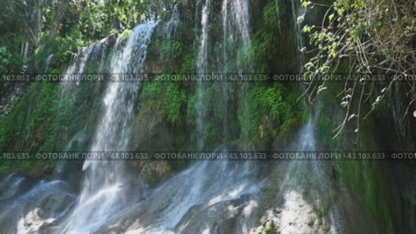 Beautiful El Nicho Waterfalls in Cuba. El Nicho is located inside the Gran Parque Natural Topes de Collantes a forested park that extends across the Sierra Escambray mountain range in central Cuba (2024 год). Стоковое видео, видеограф Алексей Кузнецов / Фотобанк Лори