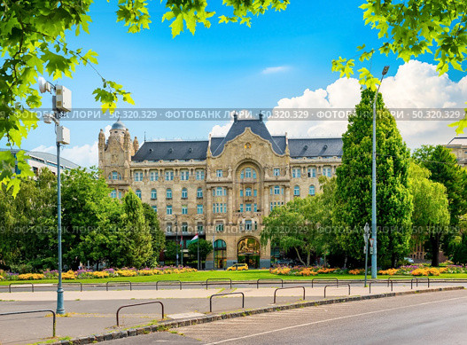 Beautiful Gresham Palace by day, Budapest, Hungary. Стоковое фото, агентство Ingram Publishing / Фотобанк Лори