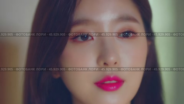Beautiful Korean woman closing her eyes. Стоковое видео, видеограф Данил Руденко / Фотобанк Лори