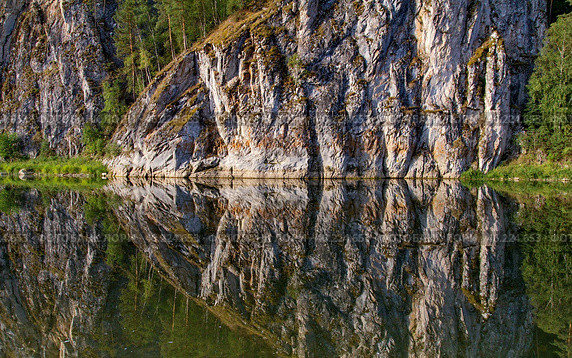 beautiful landscape with the Belaya river and rocky banks on a summer day. Стоковое фото, фотограф Акиньшин Владимир / Фотобанк Лори