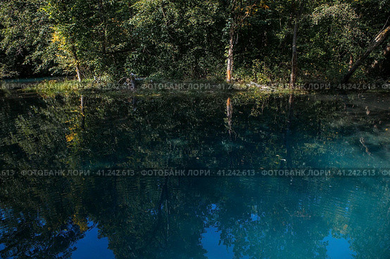 Beautiful natural background. Blue Lake in Kazan. Russia, Republic of Tatarstan, Kazan, September 2023. Стоковое фото, фотограф Photojuli / Фотобанк Лори