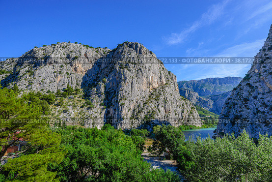 Beautiful panoramic landscape of the rocks of the Cetina River canyon. Стоковое фото, фотограф Михаил Аккуратoв / Фотобанк Лори