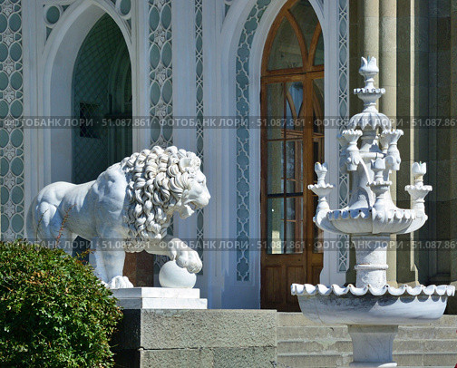 Beautiful places in the park Vorontsov Palace in the vicinity of Yalta (2017 год). Редакционное фото, фотограф Александр Карпенко / Фотобанк Лори
