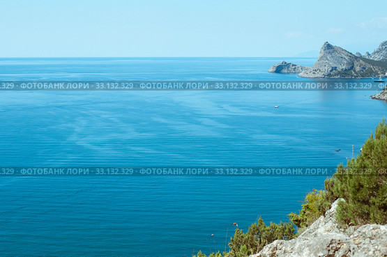 Beautiful seascape. Blue water lagoon on a bright sunny day (2016 год). Стоковое фото, фотограф katalinks / Фотобанк Лори